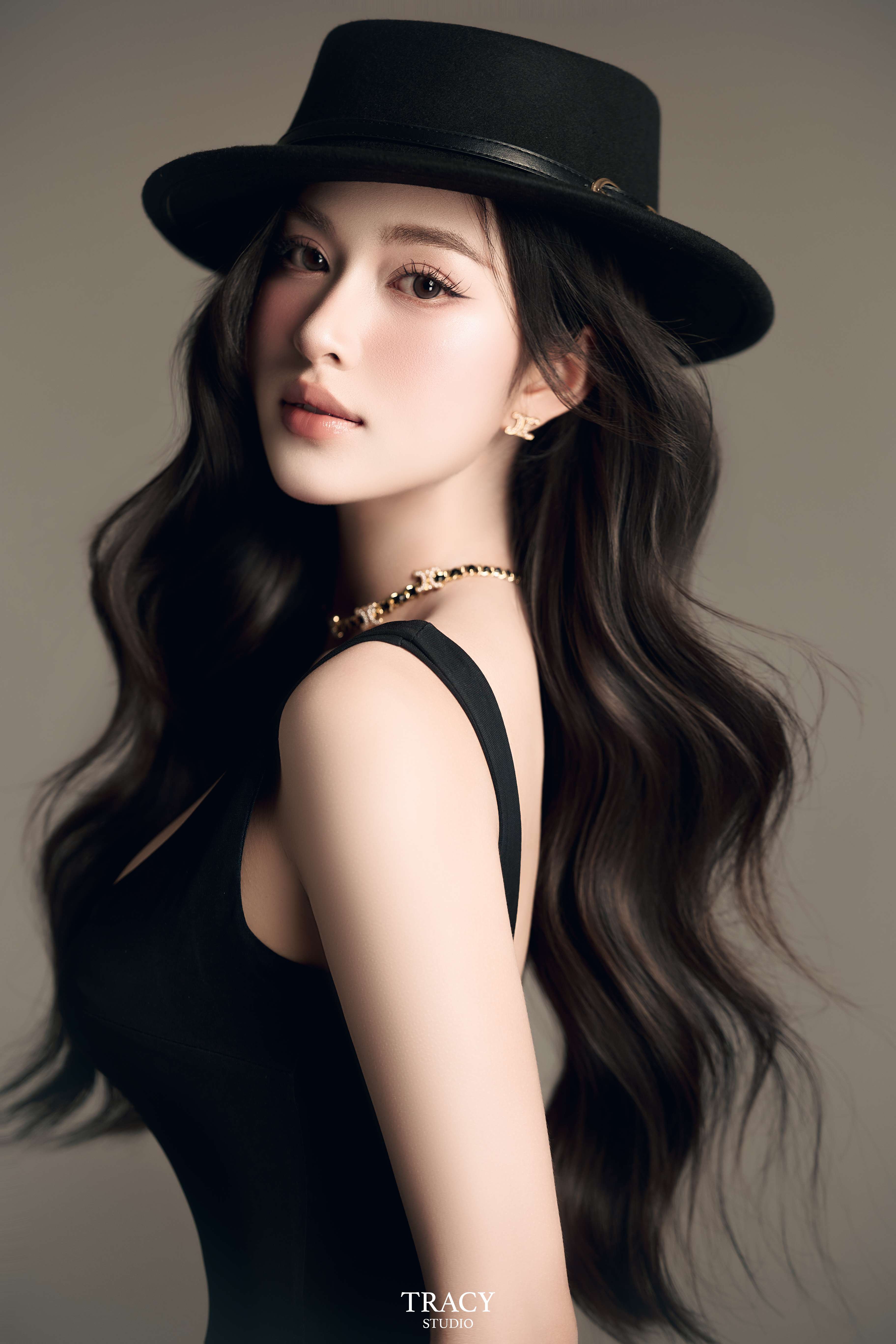 frontend/img/gallery/concept-cool-ngau-slay/tracy-studio-chup-concept-celine-slay (4).jpg